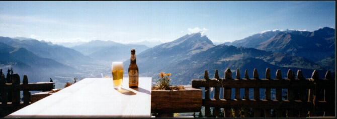 Wer könnte da widerstehen! Blick Richtung Chur von der Terrasse gleich bei der Bergstation