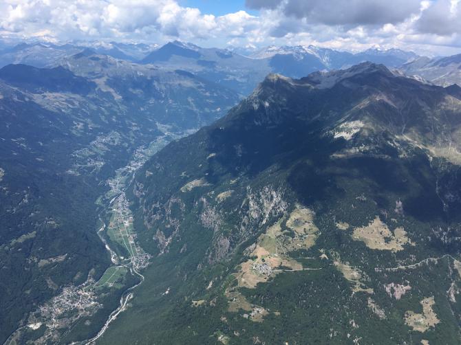 Dagro und, links im Bild, das Bleniotal.
Blickrichtung Norden.