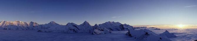 Ein Teil des Panoramas welches man vom Gipfel geniessen kann.