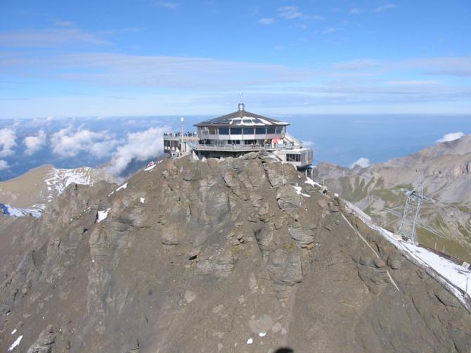 Anflug Schilthorn
Von hier hat man einen gewaltigen Flug mit einer sensationellen Aussicht vor sich !!!
