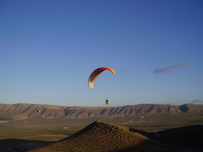 Fliegen bis die Sonne untergeht :-) Feb. 06
