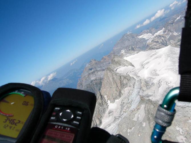 Oberhalb des Péz Tgietschen mit Blick Richtung Norden (Uri). Sommer 2003