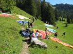 Paragliding Fluggebiet Europa Schweiz Bern,Schynige Platte - Kamel,Reger Betrieb am Startplatz