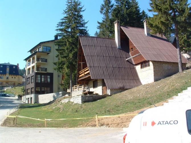 Es gibt hier viele Hotels, einige sind immer geöffnet.