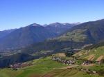 Paragliding Fluggebiet Europa » Italien » Trentino-Südtirol,Nauders,Blick nach dem Start, Landeplatz ist am liegenden weißen GS zu erkennen.
