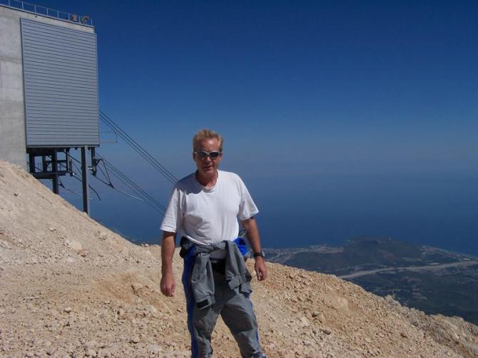 Ich im Para Outfit und als Möchtegerne-Flieger. Packsack musste auf der Talstation bleiben weil, Fliegen ist noch nicht erlaubt
30.9.2007