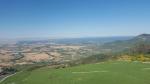 Paragliding Fluggebiet Europa » Spanien » Aragonien,Blancas/Valle de Canfranc,Startplatz mit Blick in die spanische Ebene in Richtung Süden. Unten der Ort Loarre. (06/16)