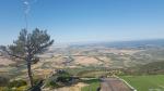Paragliding Fluggebiet Europa Spanien Aragonien,Loarre,Startplatz un Richtung SO, unten das Castello und der Ort Loarre.
