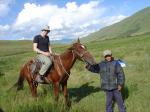 Paragliding Fluggebiet Asien » Kirgistan,Unnamed (Oskar darf benennen) - Ein Nordstart im Suusamyr Valley,Nach der Landung weiter hinten im Tal kann es schon vorkommen, dass man zum Reiten aufgefordert wird...