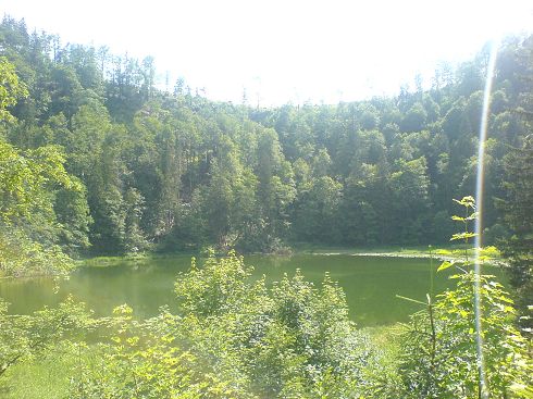 Beim Aufsteig kommt man am Filblingsee vorbei.