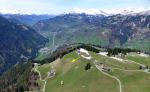 Paragliding Fluggebiet Europa » Schweiz » Graubünden,Stelserberg, Stels, Mottis,Startplatz Stels-Mottis;
Blick talaus Ritg Schiers-Grüsch (Bildmitte: Vilan, 2376m)