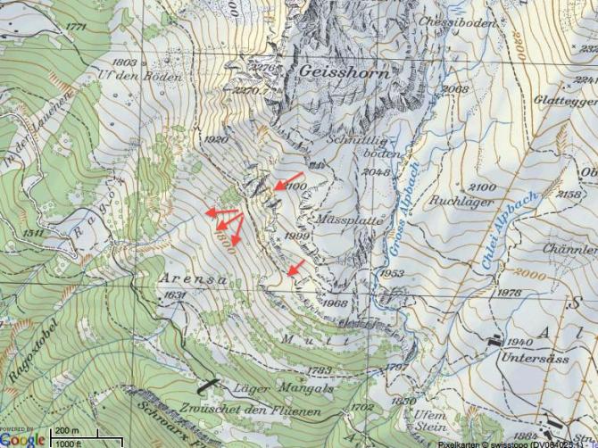 Die Startplätze am Geisshorn. Der Startplatz unten rechts ist eine sehr steile Wiese, d.h. GS gut vorbereiten und nicht bei viel Talwind/Westwind starten (Leeturbulenzen Bäume etc. rechts davon).