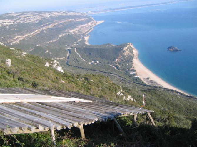 in Arrabida (Sesimbra Richtung Setubal) gibt es noch einige Startplätze Richtung S-SO
... auch für Drachen