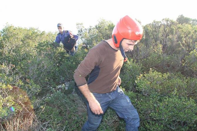 auf dem Steilhang gelandet und 4 h auf die Fuerwehr gewartet