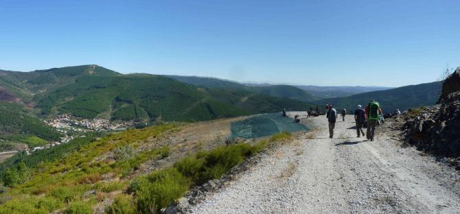Blick zu den Startplätzen Azinha SW (Teppich) und Azinha N; Okt.2012, T.Uhlmann