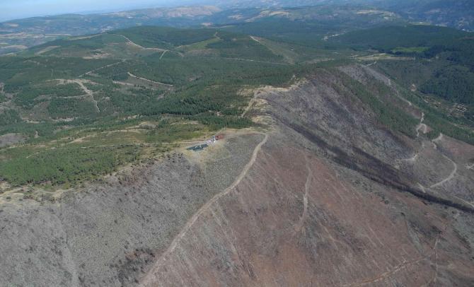 vor der gewaltigen Thermik-Pumpe des Azinha S; Foto: M.Gebert,; Okt.2012, T.Uhlmann