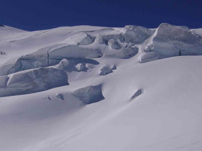 walk through and fly above the Taschachferner