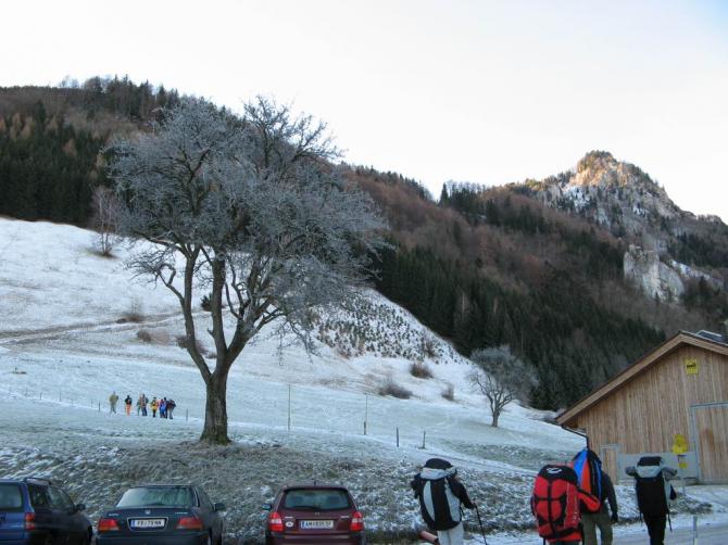 Aufstieg vom Klausriegler-Parkplatz. Recht oben: der Schoberstein