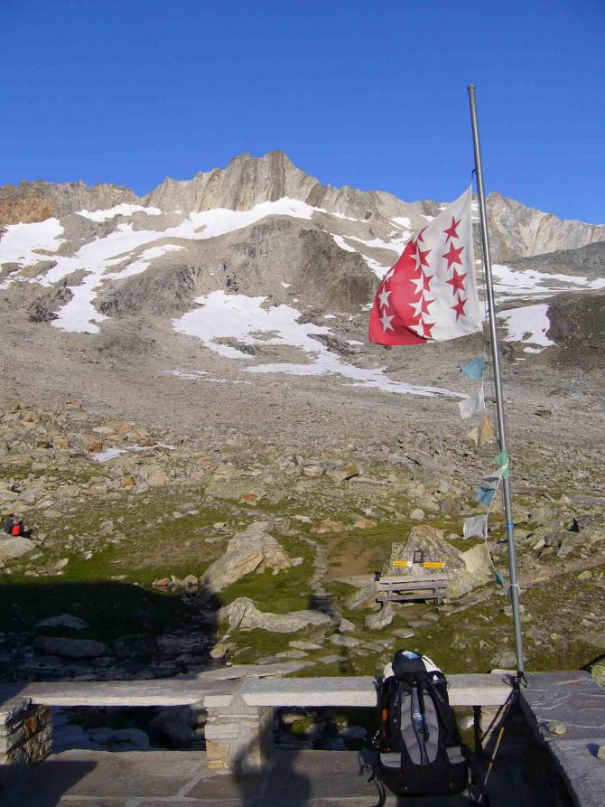 Almageller Hüttenbeflaggung mit annähern tibetanischen Gebetsfahnen