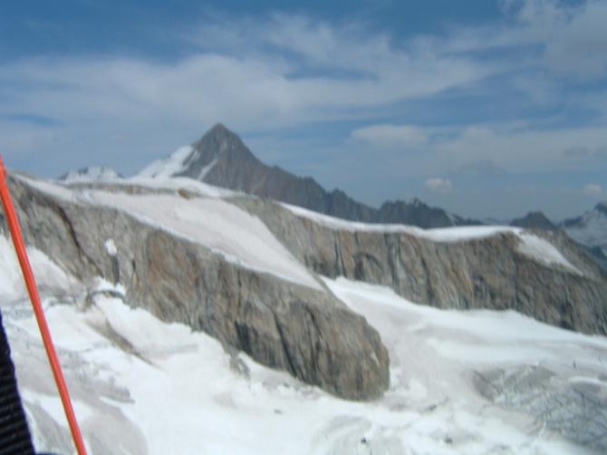Start Riederalp.Im Hindergrund ist das Finsterahorn zu sehen,
unter mir nur noch Gletscher.