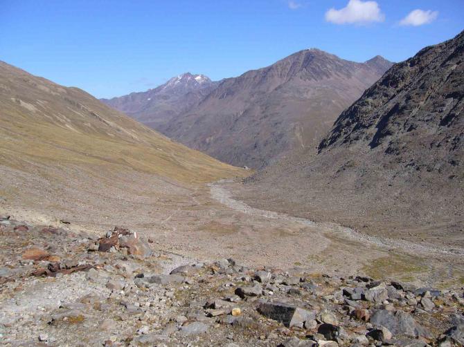 weiterer Tal-Aufstieg mit Blick auf die Martin Busch Hütte