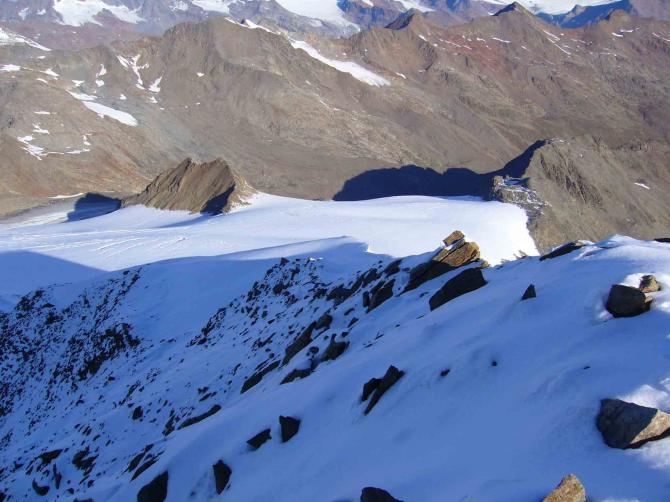 Similaunaufstieg mit Blick vom Gipfel auf Startplatz S-W auf etwa 3300HM