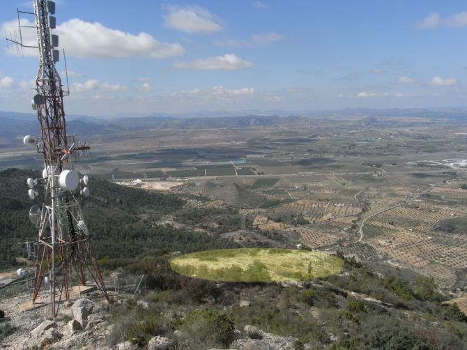 Pena Rubia oberer Startplatz
2-3 Schirme, sehr steinig.
Max schafft es auch Top zu landen!