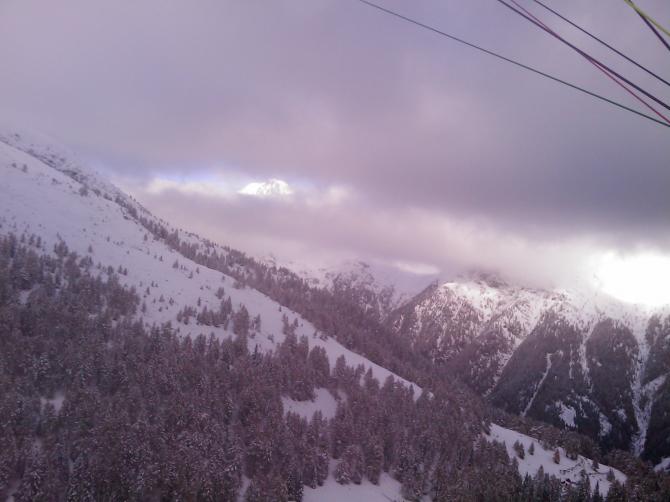 Blick zurück: Kasereck durch den Nebel. Links die Gensgitsch Flanke