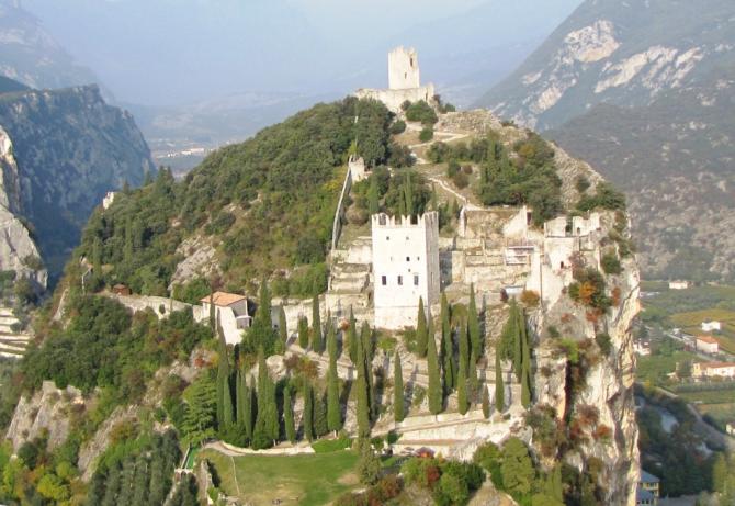 Burgbesichtigung vor der Landung. Hier kann man mit dem Talwind spielen, aber man darf sich nie davon überraschen lassen!