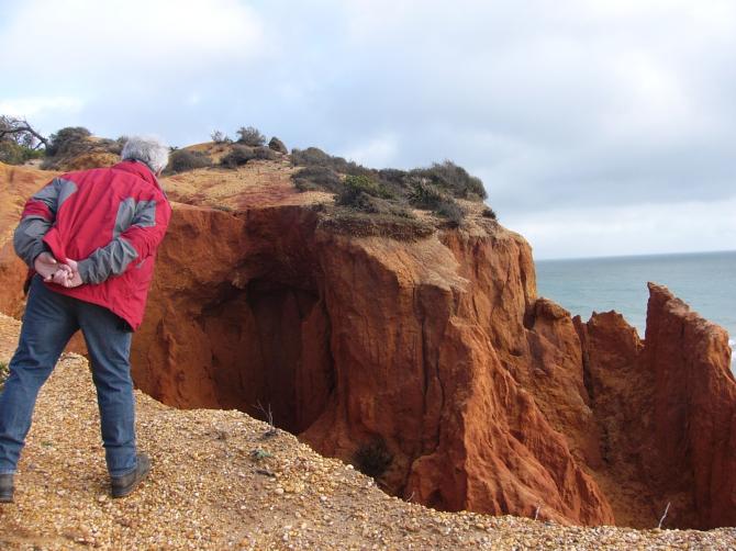 Toni besichtigt auf unserer letzten Freifliegertour einen Abschnitt der Steilküste.
Infos zur nächsten Reise dorthin
unter www.freiflieger.eu