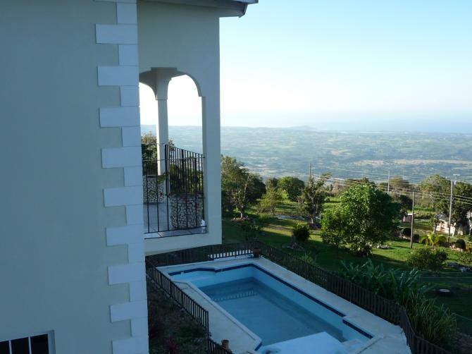 Mikarabee guest house Elgin district (5 min from launch)