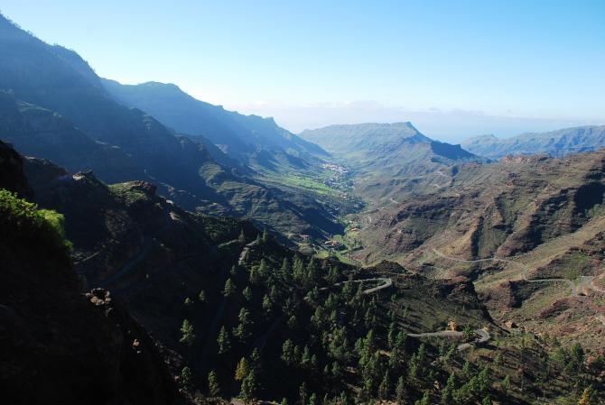 Blick nach Süden ins Valle Mogan, links die Flanke des Monte Tauro