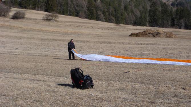 Großer Landeplatz bei Ried. Achtung Talwind.