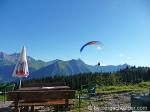 Paragliding Fluggebiet Europa Österreich Tirol,Bernhardseckhütte,Gleitschirmflieger vor der Terasse