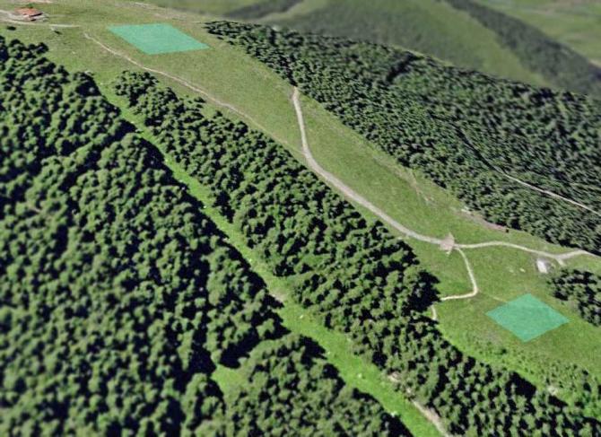 Oberer und unterer Startplatz aus Richtung NO gesehen. Ganz links oben im Bild ist die Bergstation der Bahn.