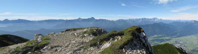 Blick vom Dobratschgipfel (2166m) Richtung Süden.