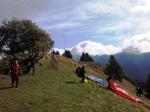 Paragliding Fluggebiet Europa » Italien » Trentino-Südtirol,Alpo di Storo,Wiesenstart ca. 3-4 Schirme koennen gleichzeitig auslegen