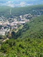 Paragliding Fluggebiet Europa » Frankreich » Provence-Alpes-Côte d Azur,Banon,Blick vom Startplatz Grou de Bane Süd auf Banon 
(Foto: 17.08.2011)
