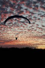 Paragliding Fluggebiet Europa » Frankreich,Plédestin,Spät abends