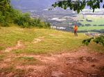 Paragliding Fluggebiet Europa » Frankreich » Rhone-Alpes,Annecy: Planfait,Blick aus dem Wald auf den Startplatz, eine Waldlichtung auf der Crête de Taillefer.