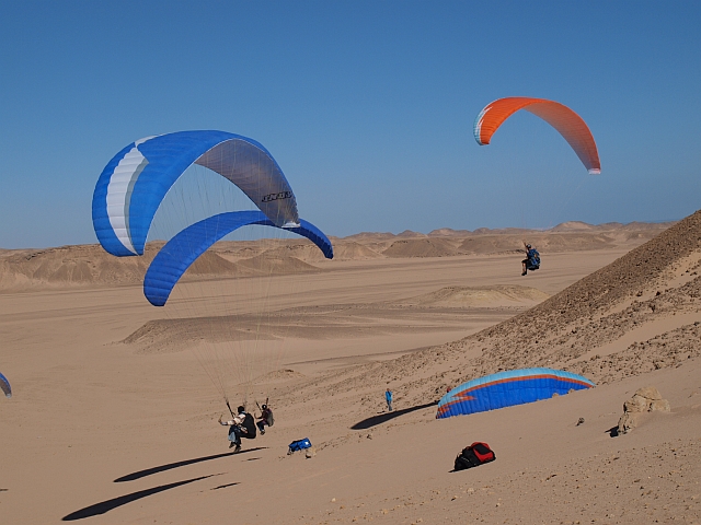 Fliegen und Trainieren in der Wüste Ägypten, ideale Trainingsbedingungen im Winter bei angenehmen Temperaturen und konstanten Winden.