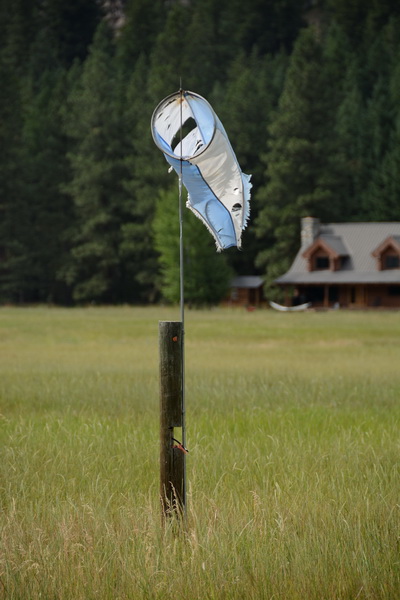 nördlich des Windsackes landen!