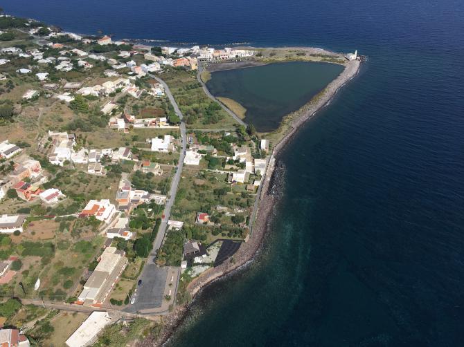Lingua ist (nebst dem Heliport von Malfa) der wohl sicherste Landeort der Insel.