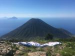 Paragliding Fluggebiet Europa » Italien » Sizilien,Isola di Salina,Startbereit auf dem Monte Fossa.