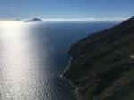 Paragliding Fluggebiet Europa » Italien » Sizilien,Isola di Salina,Küste westlich Rinella. Hinten die Inseln Filicudi und Alicudi.