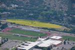 Paragliding Fluggebiet Nordamerika » USA » Colorado,Glennwood Springs,(Lookout Mtn) LZ am Roaring Fork River; davor das Stadion der Glennwood High School, wo im Notfall auch gelandetwerden kann