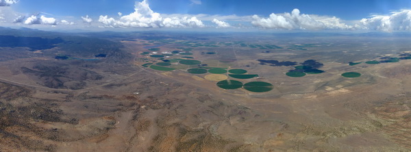 über dem Start auf 3200m; Blick Ritg Newcastle/ Enterprise (unter der 'höchsten' Wolke)