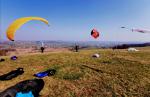 Paragliding Fluggebiet Europa » Deutschland » Sachsen,Kipse,Groundhandling am vorderen Hügel mit Blick in Richtung Quoren und rechts Kreischa