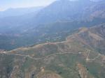 Paragliding Fluggebiet Europa » Frankreich » Korsika,Battaglia - Croce D'olu,Ganz links im Bild Parkplatz auf ca. 1000m mit Einkehrmöglichkeit (Baguette mit korsischem Käse oder Schinken). Am Rücken links oberhalb der letzten Kehre Startmöglichkeit)