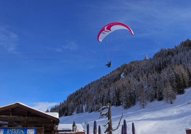Anflug auf den Landeplatz beim Restaurant Bolgen Plaza